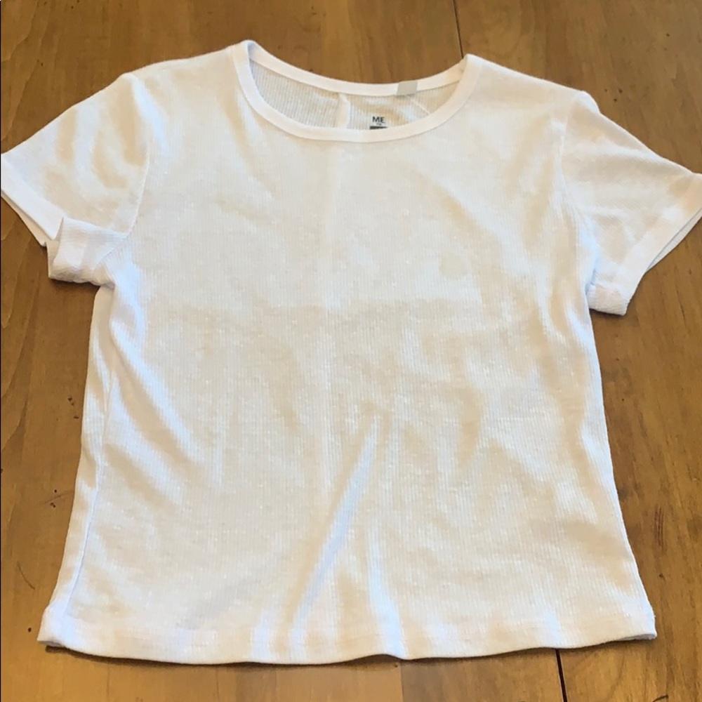 white cropped tee